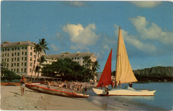 Waikiki Beach Honolulu Oahu Catamarans Moana Hotel Vintage Hawaii Postcard (unused) - Vintage Postcard Boutique