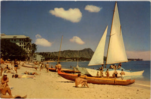 Waikiki Beach Honolulu Oahu Catamarans Diamond Head Vintage Hawaii Postcard (unused) - Vintage Postcard Boutique
