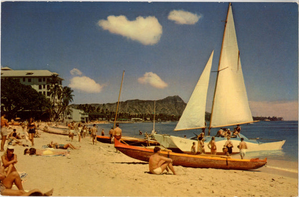 Waikiki Beach Honolulu Oahu Catamarans Diamond Head Vintage Hawaii Postcard (unused) - Vintage Postcard Boutique