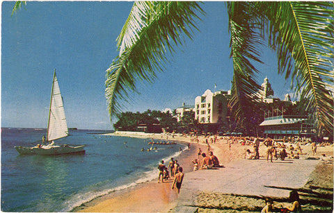 Waikiki Beach Royal Hawaiian Hotel Honolulu Oahu Vintage Hawaii Postcard (unused)